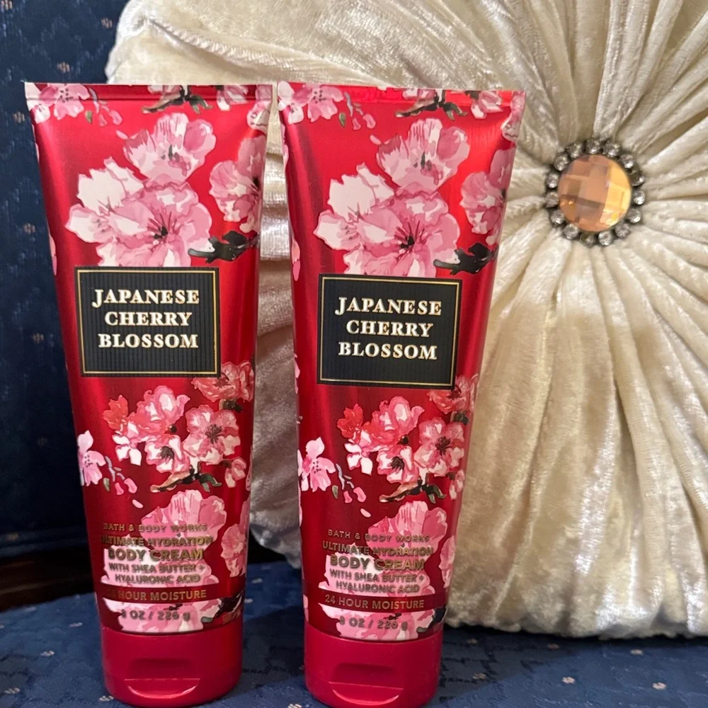Bath & Body Works Japanese Cherry Blossom Body Cream - Red and Pink - Picture 1 of 1